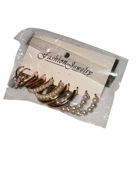 NEW Gold and Pearl Fashion Jewelry Earring Set